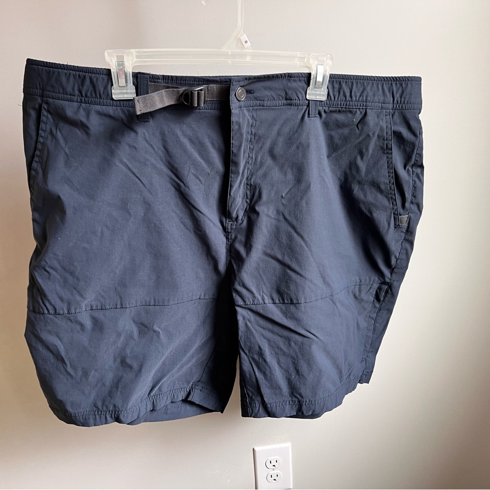 Free Country Men's Dark Grey Cargo Shorts size 44 with pockets